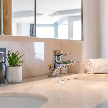 Διαμέρισμα Spacious Duplex With Parking, Three Terraces And Magnificent Sea View!