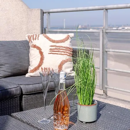 Spacious Duplex With Parking, Three Terraces And Magnificent Sea View! Διαμέρισμα Knokke-Heist